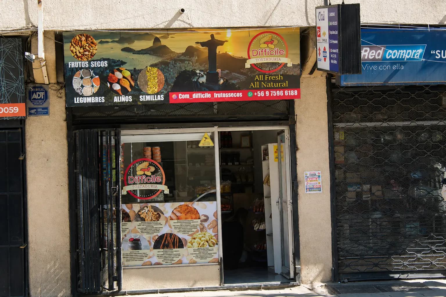 Fachada de la tienda Difficile Tostaduría en Viña del Mar